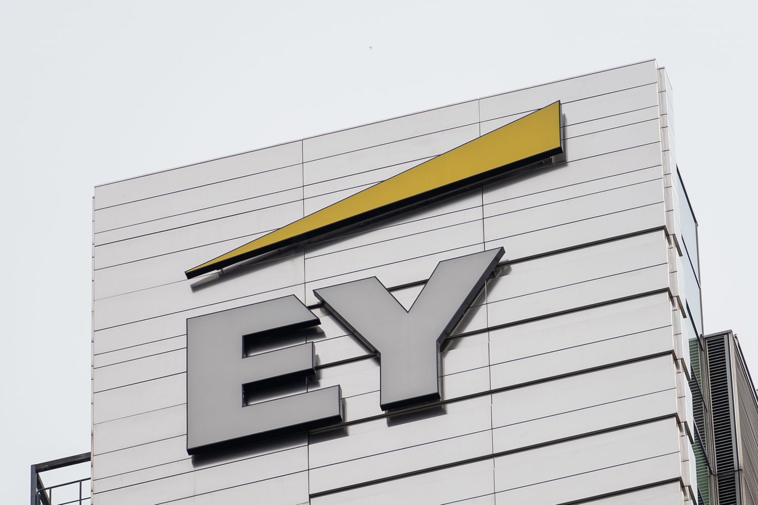 2024/05/20: The Ernst & Young logo is seen at the high street in Warsaw. 