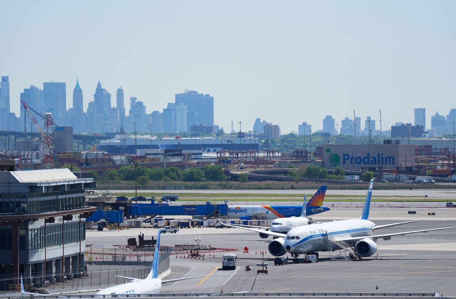 Airplanes at Newark Liberty International Airport