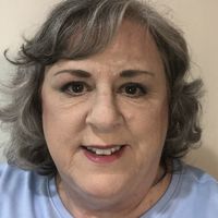 Head shot of Toni Hoy