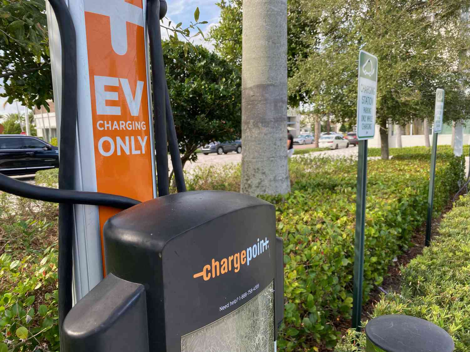 Chargepoint station in Florida
