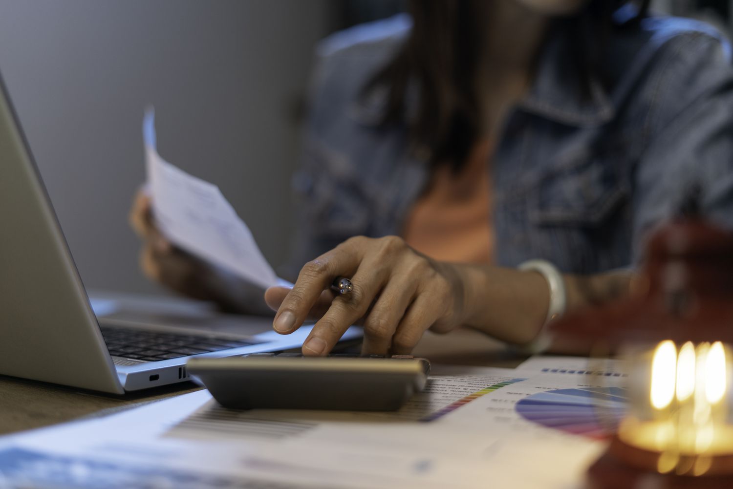 A person calculating their income taxes