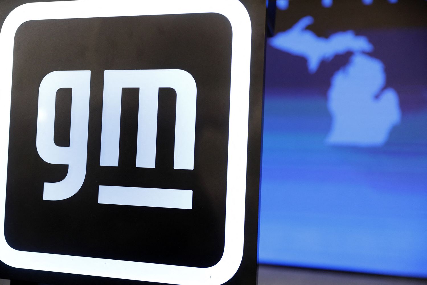 A General Motors sign