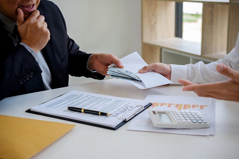 person selling a life insurance policy for money