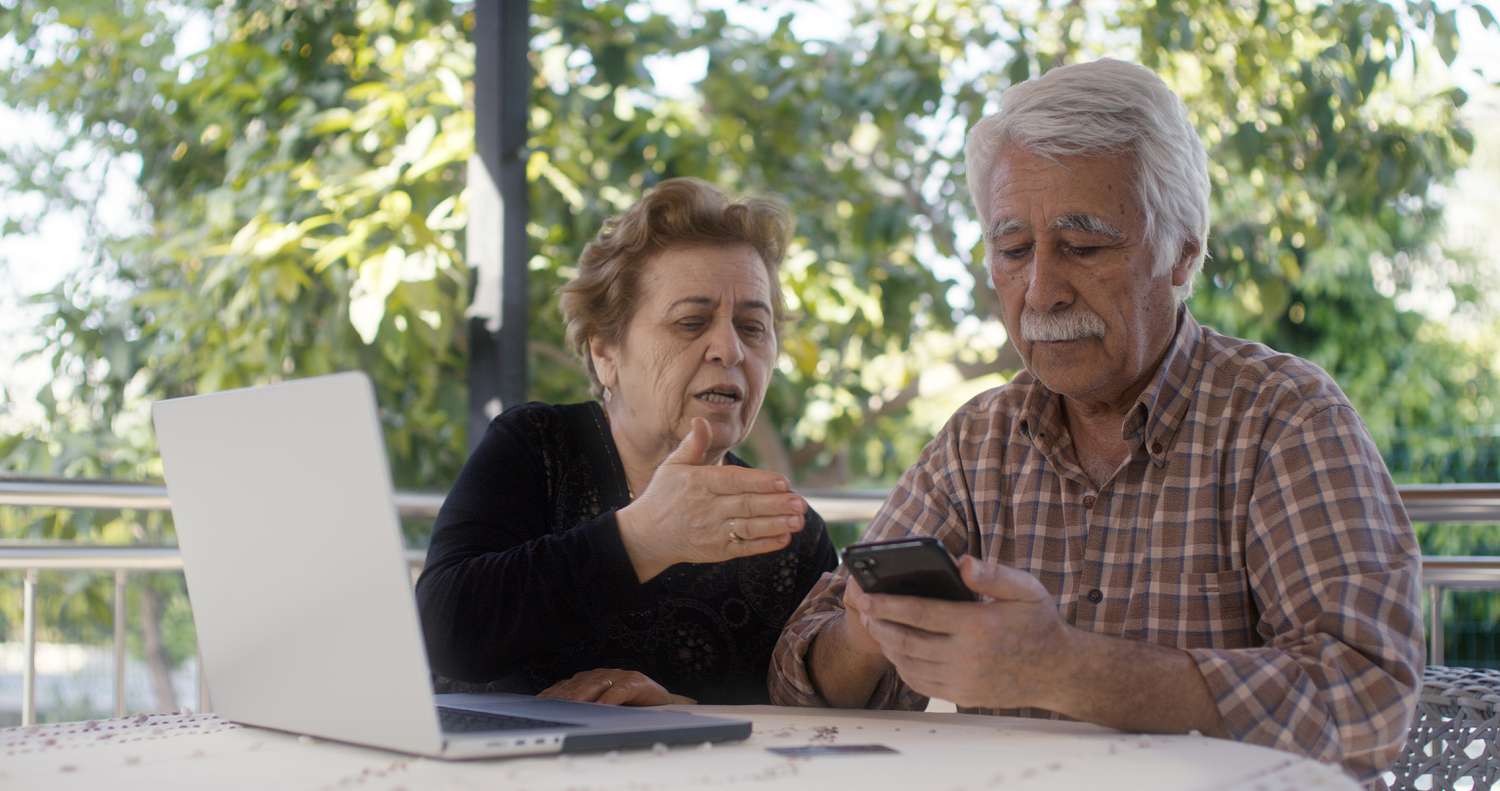 Older worried couple with computer