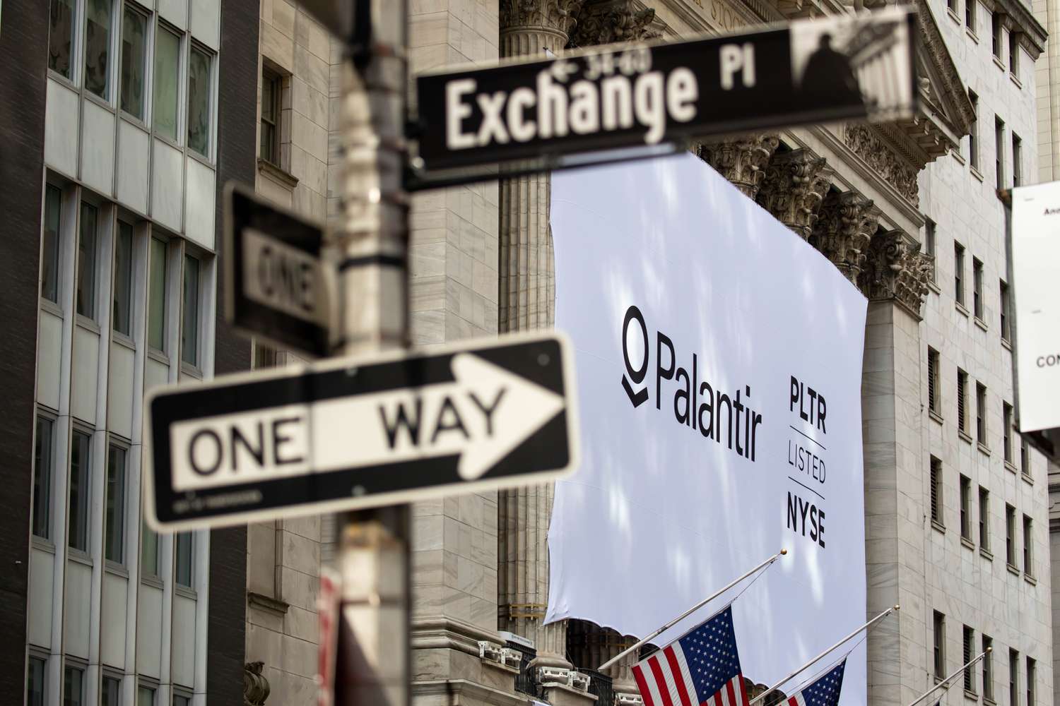 A banner outside the New York Stock Exchange on the day of Palantir's IPO in 2020. 