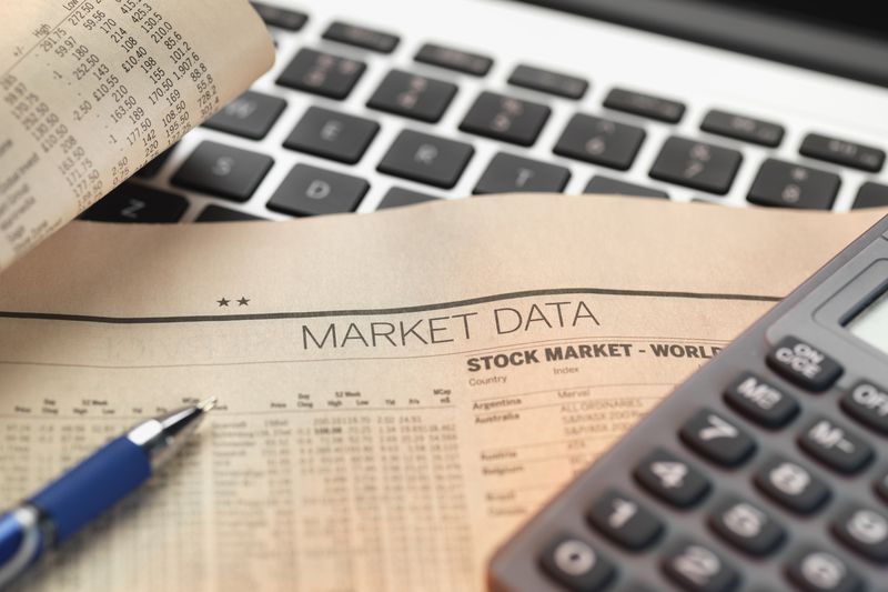 Financial services, viewing financial markets for investing