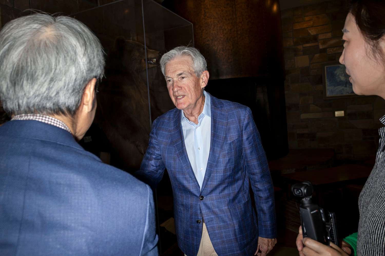 Jerome Powell, chairman of the US Federal Reserve arrives to a dinner at the Jackson Lake Lodge during the Kansas City Federal Reserve's Jackson Hole Economic Policy Symposium in Moran, Wyoming, US, on Thursday, Aug. 22, 2024.