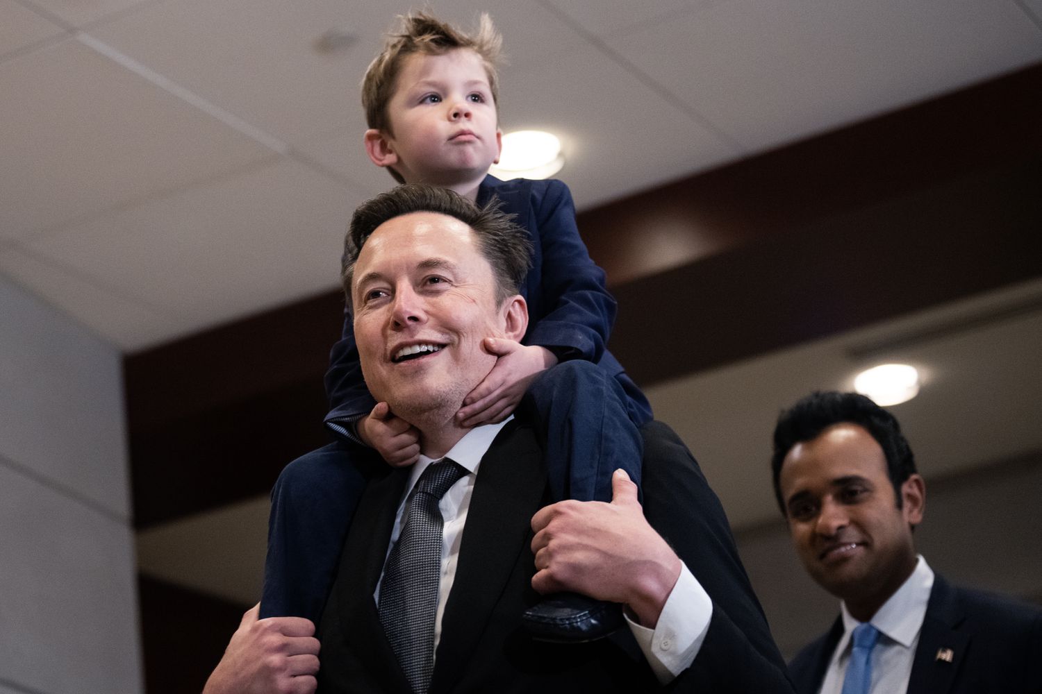 Elon Musk with his son, Vivek Ramaswamy, on his shoulders.