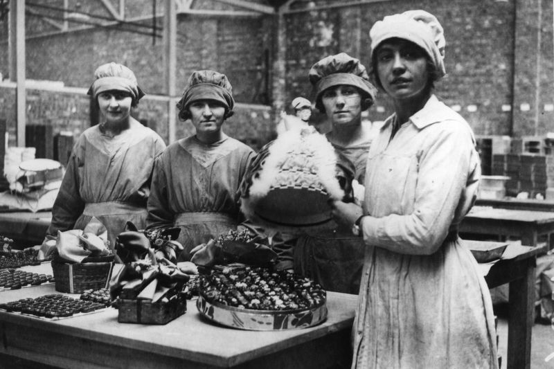 Early factory workers in America.