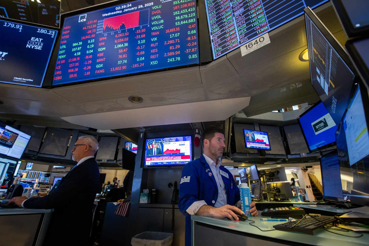 A television screen on the floor of the New York Stock Exchange shows a broadcast of Federal Reserve Chair Jerome Powell speaking at a press conference a meeting of the Fed's policy committee, on January 29, 2025.
