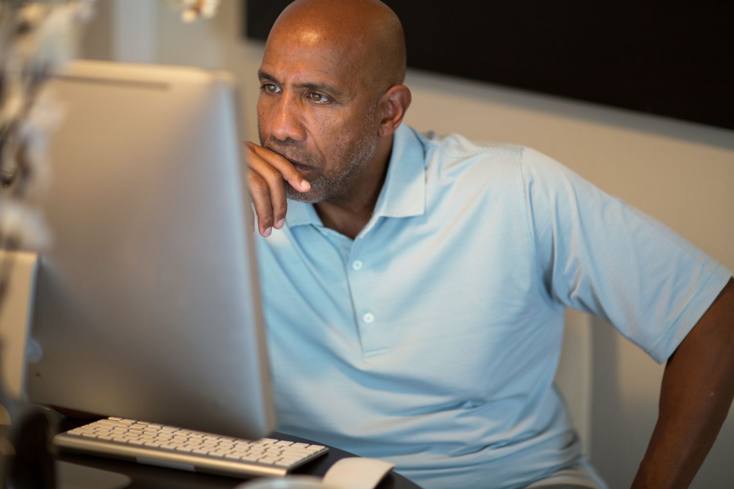 Man research the benefits and drawbacks of both traditional and Roth IRAs