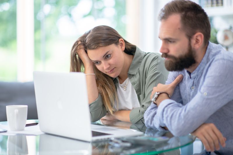 Couple considering bank vs. credit union