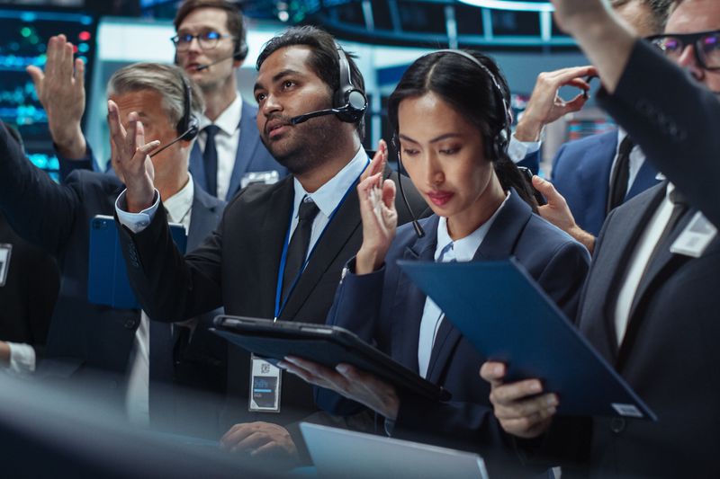 Arbitrage traders