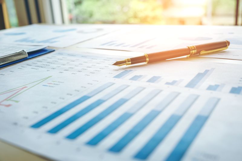 Pen on a bar chart