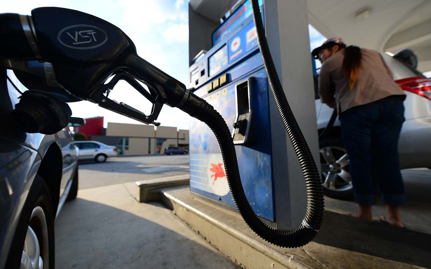 Picture of a gas pump and a car