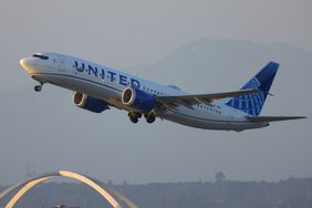 A United Airlines Boeing 737 MAX 8 departs from Los Angeles International Airport 