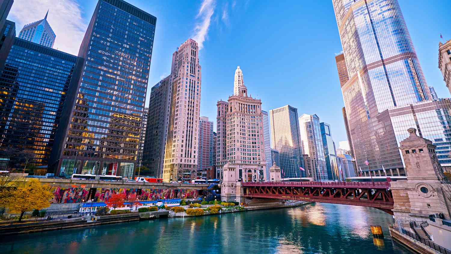 Chicago cityscape view from the Chicago river
