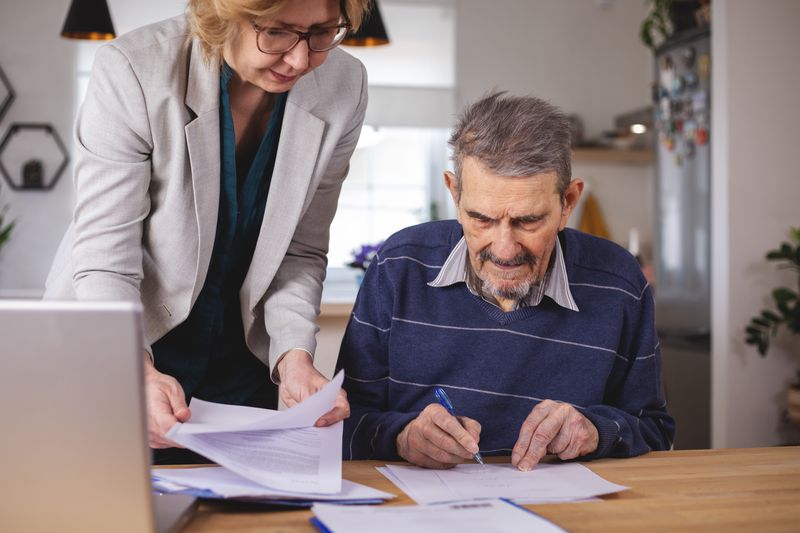 Couple checking on bankruptcy rates in their state