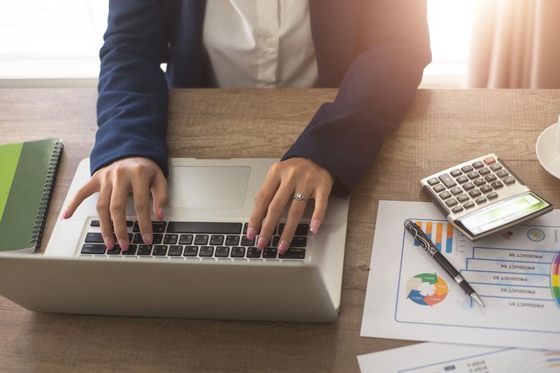 Analyzing Data, Graphs and Reports for Investment Purposes