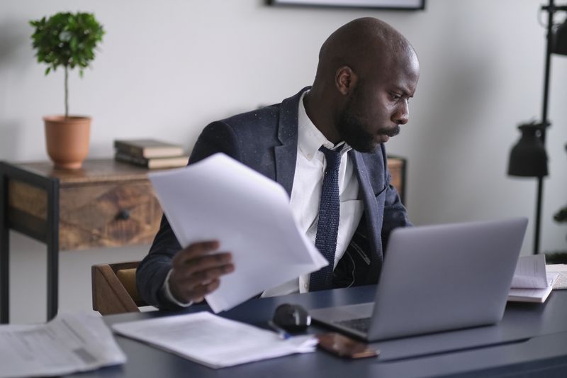 An SEC regulator reviews documents they received from a mutual fund issuer who wishes to terminate a class of issued securities.