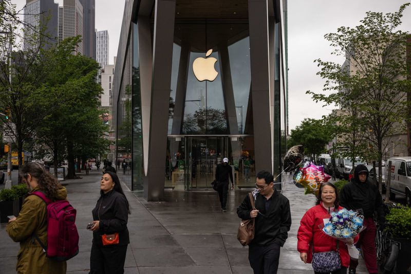  Apple store in Brooklyn, New York.