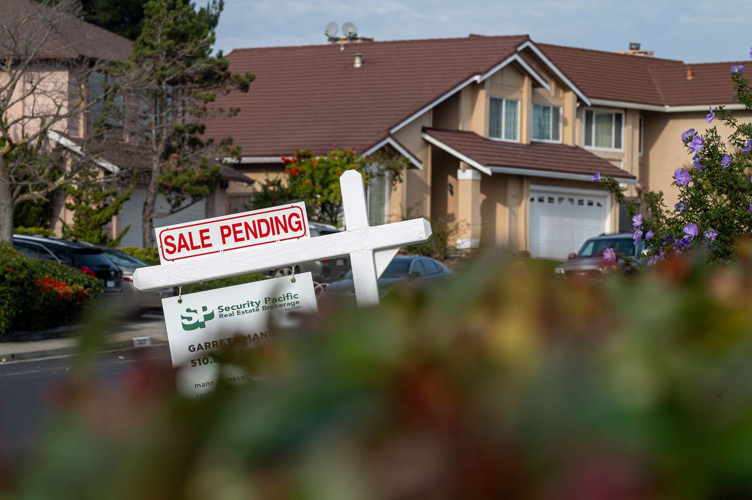 A "Sale Pending" sign in front of a home in Pinole, California, US, on Tuesday, Dec. 26, 2023. 