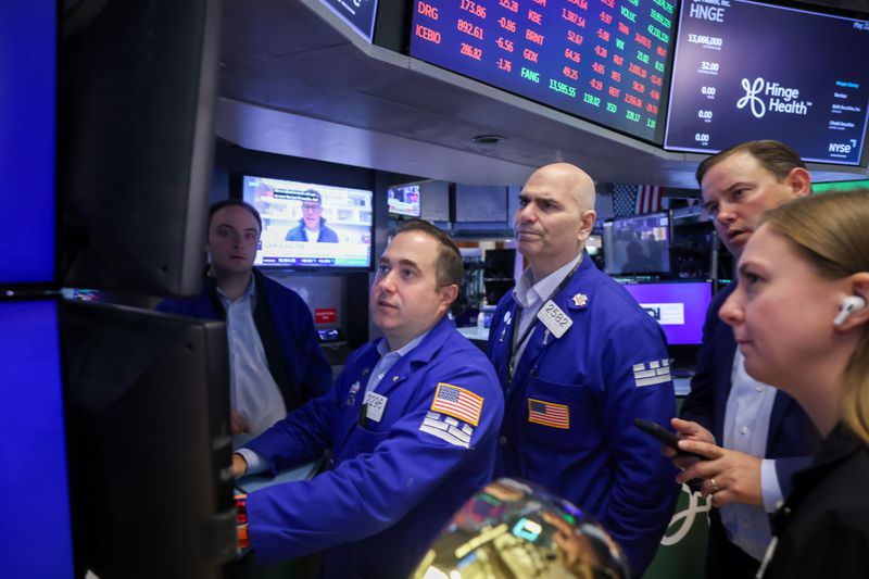 Traders work on the floor of the New York Stock Exchange (NYSE) during the Hinge Health Inc. initial public offering (IPO) in New York, US, on Thursday, May 22, 2025. 
