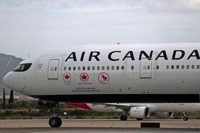Air Canada Boeing 777-333(ER) 