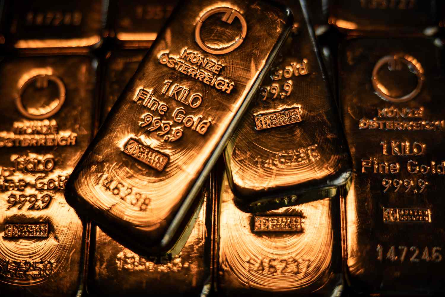 A pile of one kilogram gold bars.