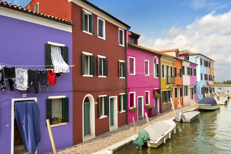 Brightly coloured houses in Burano, Venice 6