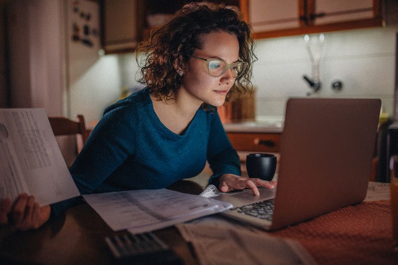 Woman reading on the computer.
