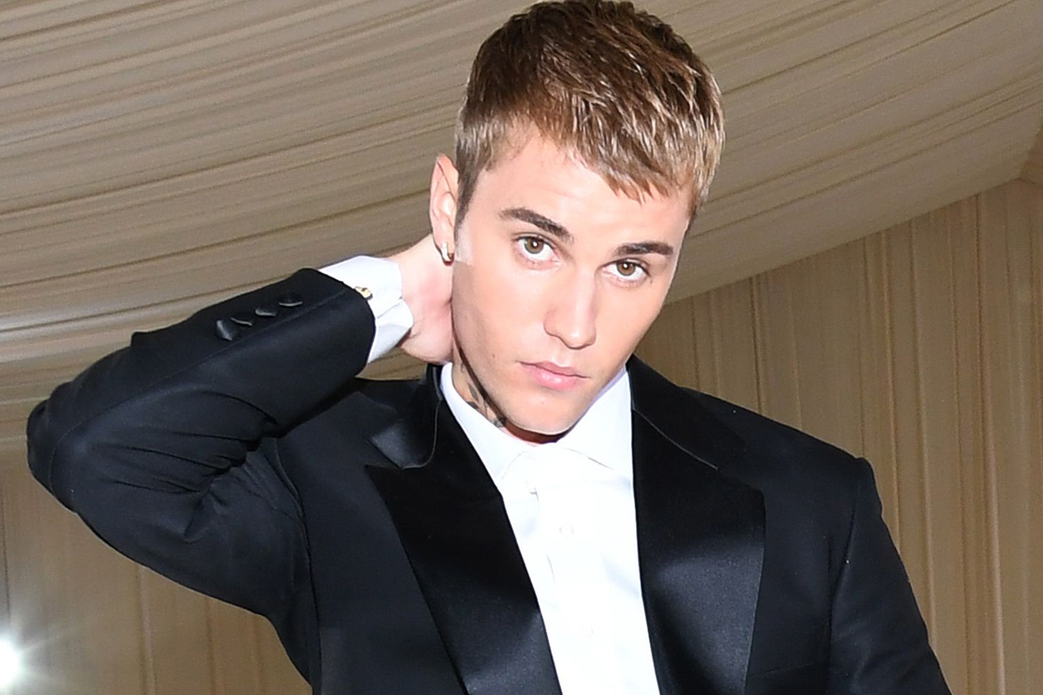 NEW YORK, NEW YORK - SEPTEMBER 13: (L-R) Justin Bieber and Hailey Bieber attend The 2021 Met Gala Celebrating In America: A Lexicon Of Fashion at Metropolitan Museum of Art on September 13, 2021 in New York City. (Photo by Kevin Mazur/MG21/Getty Images For The Met Museum/Vogue)