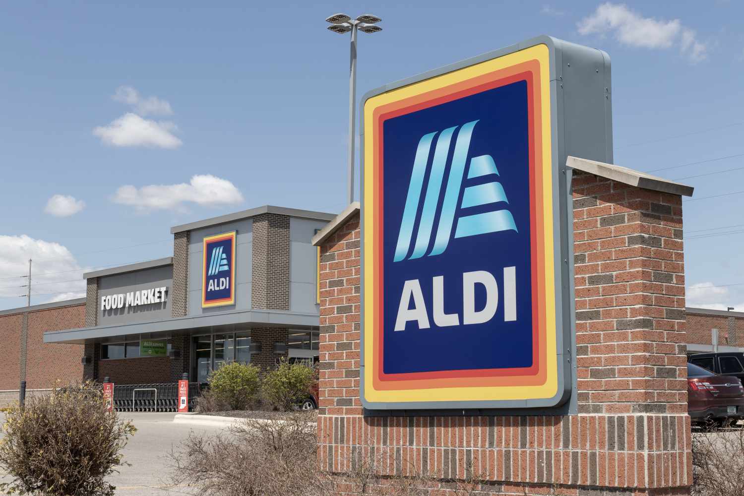 Exterior view of an Aldi Discount Supermarket store
