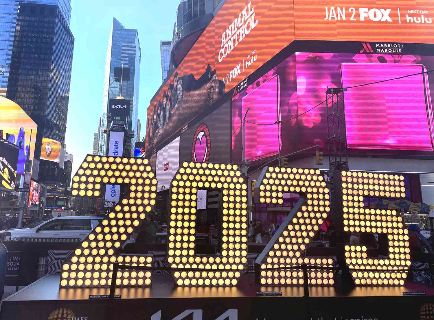 "2025" Sign in Times Square