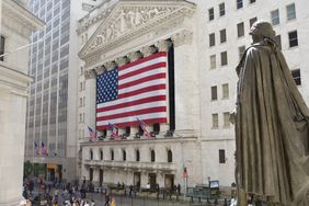 Street view of the New York Stock Exchange building 