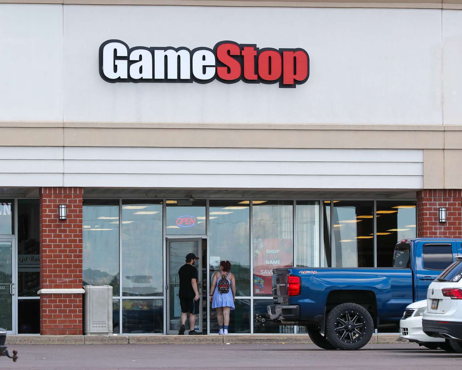 GameStop store exterior.