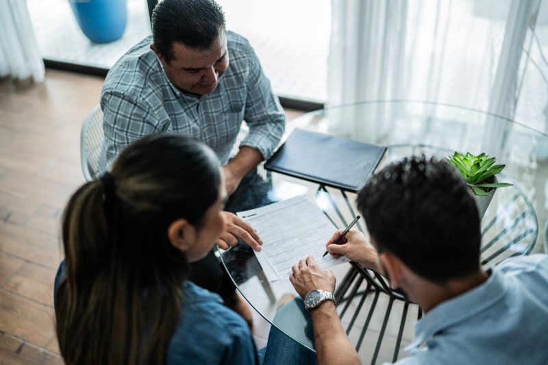 Couple getting a home equity loan