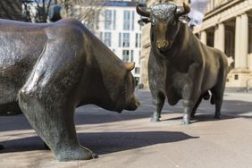 A bear and bull statue outside the Frankfurt Stock Exchange