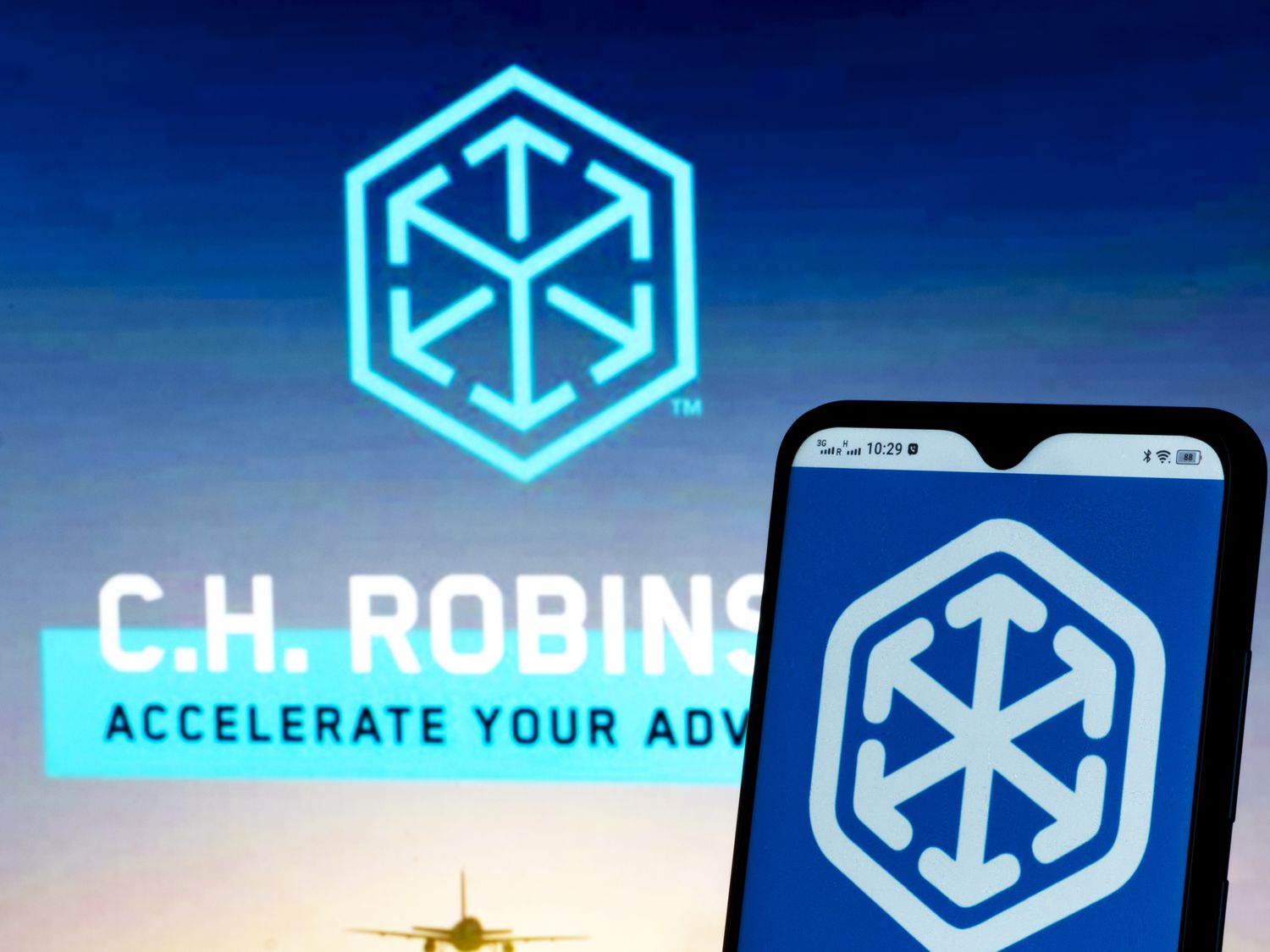 C.H. Robinson logo.
