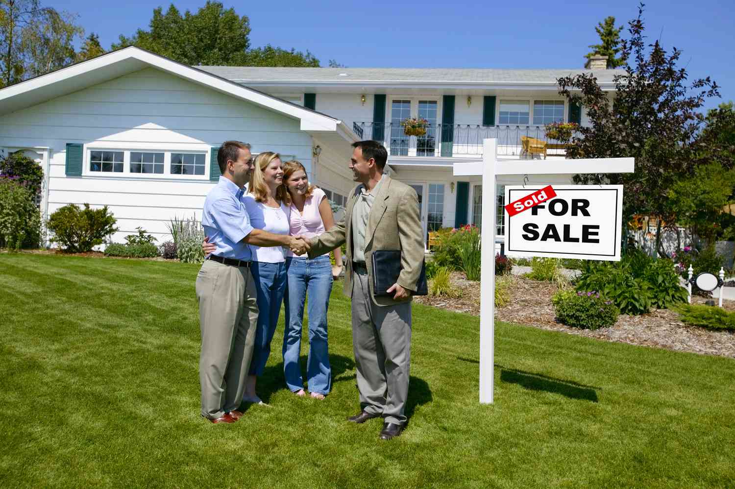 Real Estate Agent sells a house