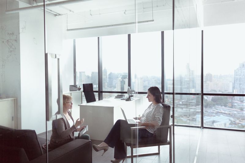 Women in a office having a meeting