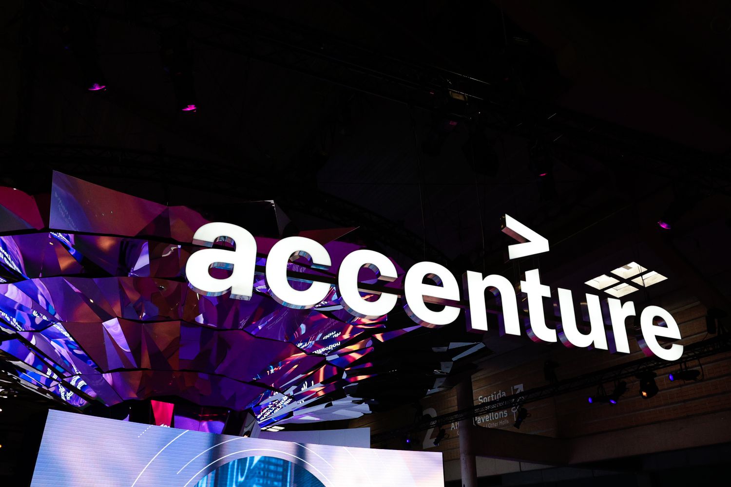 Accenture logo 