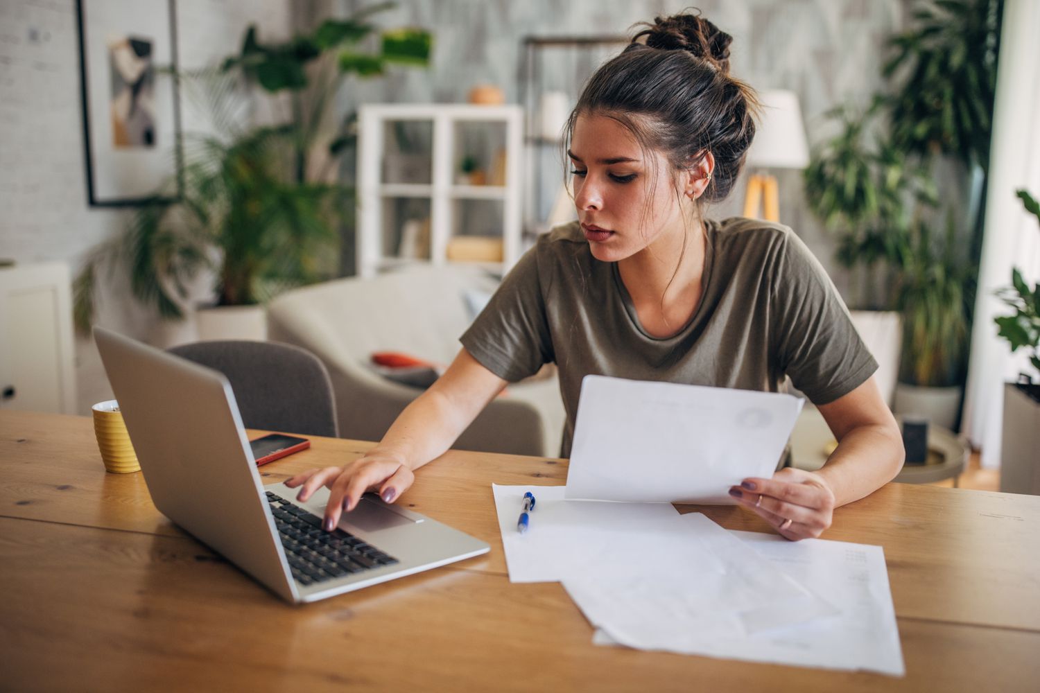 A woman researches how to afford America’s best colleges.