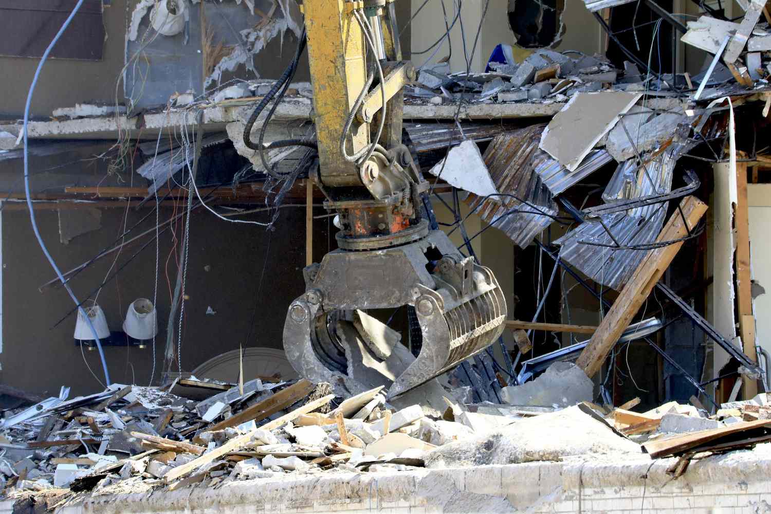 Mechanical claw safety cleaning up a disaster site 
