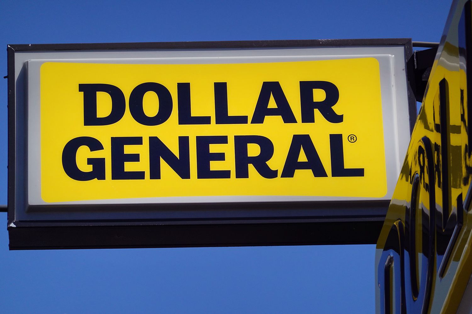 A Dollar General store sign in Chicago