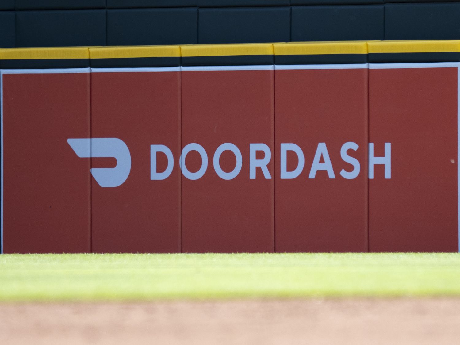 DoorDash logo