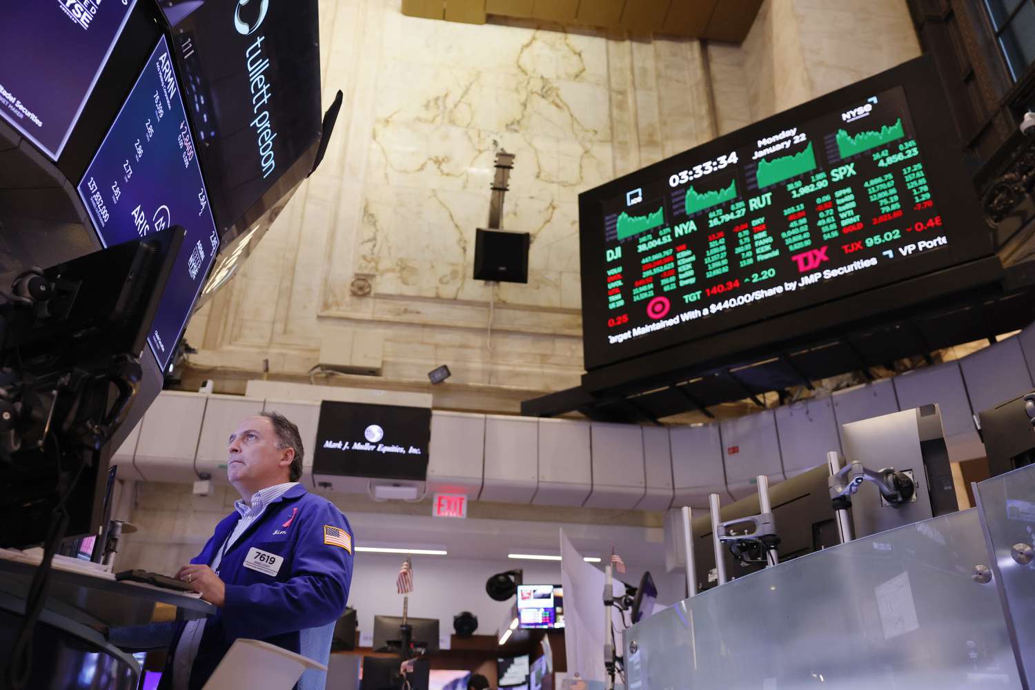 Traders work on the floor of the New York Stock Exchange during afternoon trading on January 22, 2024 in New York City.
