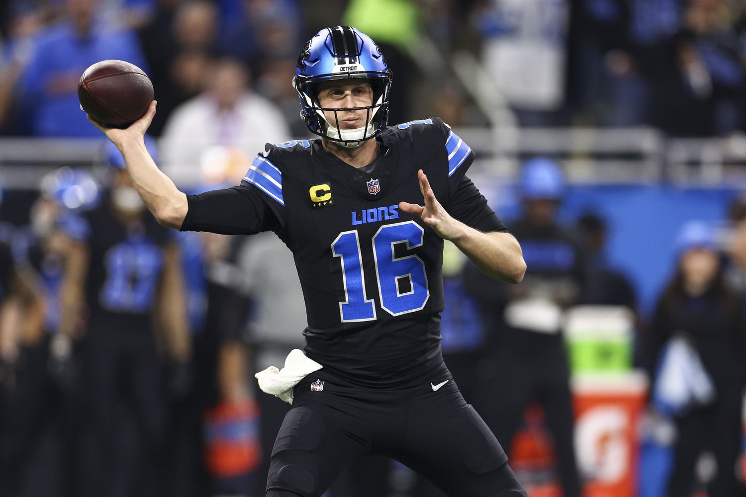 Jared Goff #16 of the Detroit Lions throws a pass during the first half of an NFL football game against the Minnesota Vikings at Ford Field on January 5, 2025 in Detroit, Michigan.