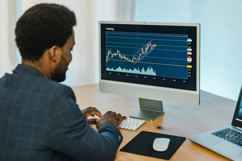 A trader uses charting software and trend lines to connect a series of sequential peaks and troughs.