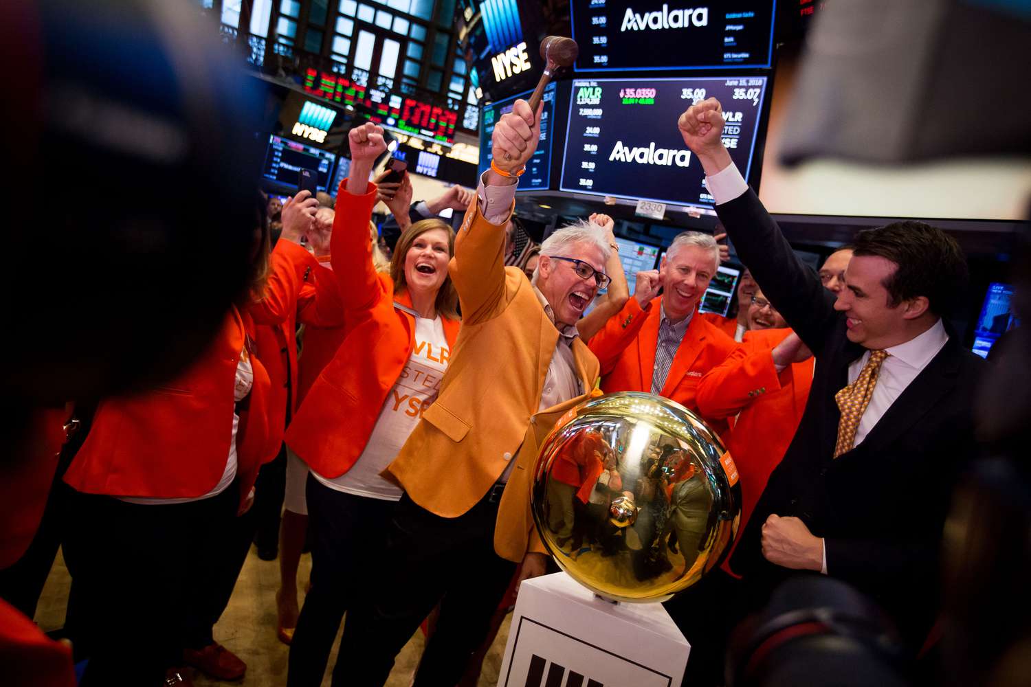 Scott McFarlane, chief executive officer of Avalara Inc., center, cheers during the company's initial public offering (IPO) on the floor of the New York Stock Exchange (NYSE) in New York, U.S., on Friday, June 15, 2018.